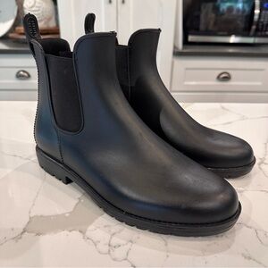 Capelli NY Womens Black Chelsea Pull On Rain Boots Sz 9 Ankle Waterproof Casual